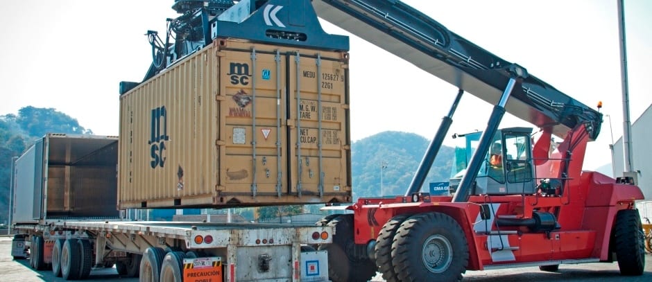 Vista aérea de patio de contenedores en Manzanillo